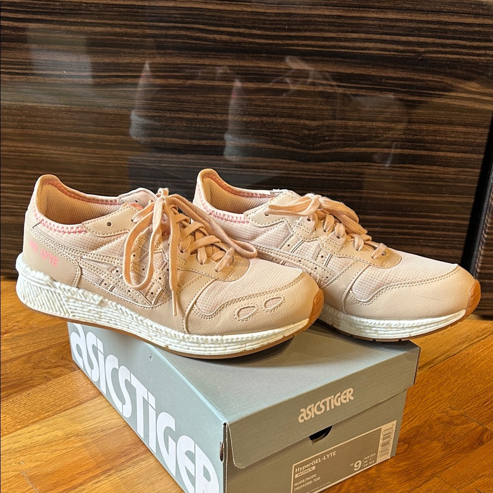 ASICS Women's HyperGel-Lyte Light Tan/pink Sneakers